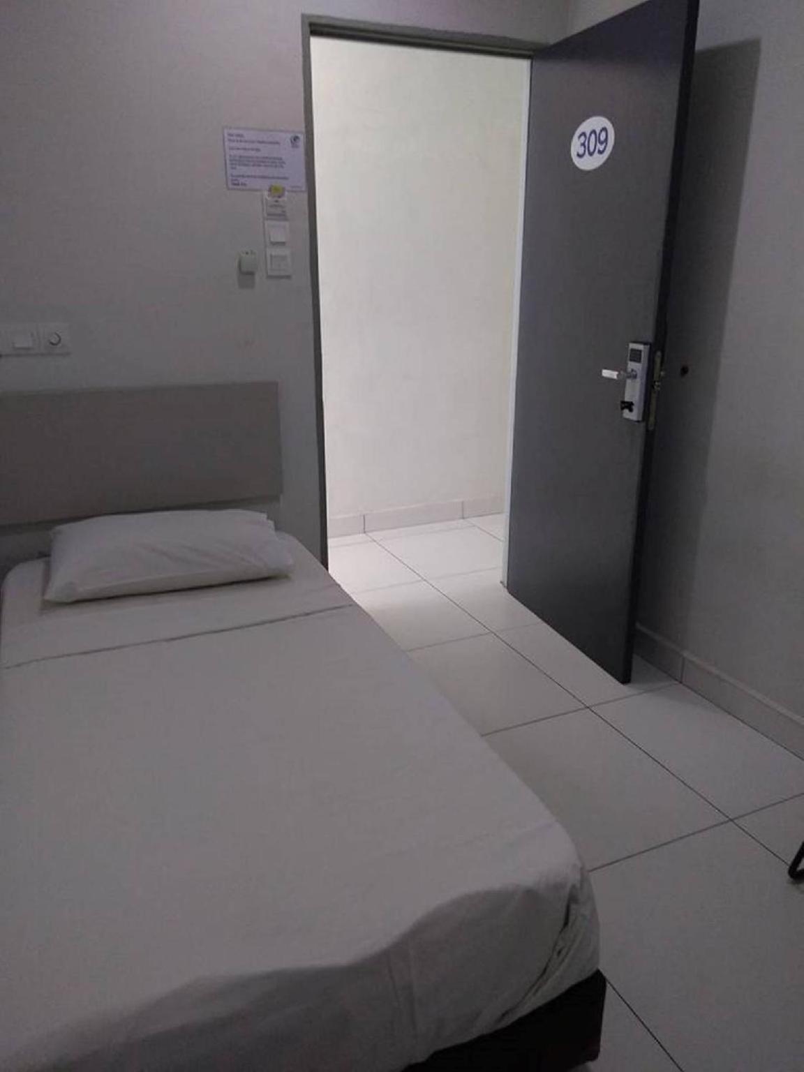 Hotel Rim Global Pj21 Kampong Baharu Sungai Way 外观 照片